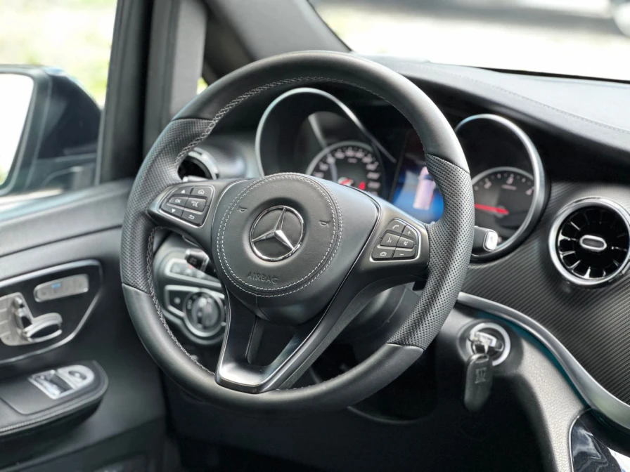 Mercedes V-Class Black