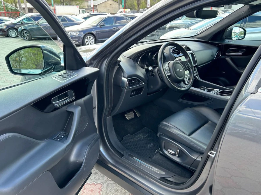 Jaguar F-Pace
