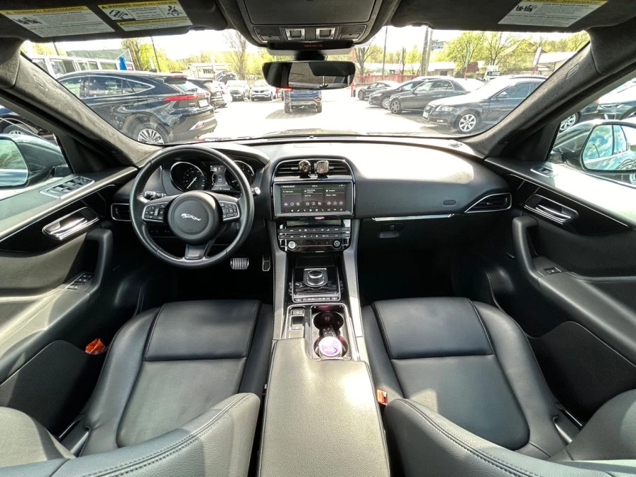 Jaguar F-Pace
