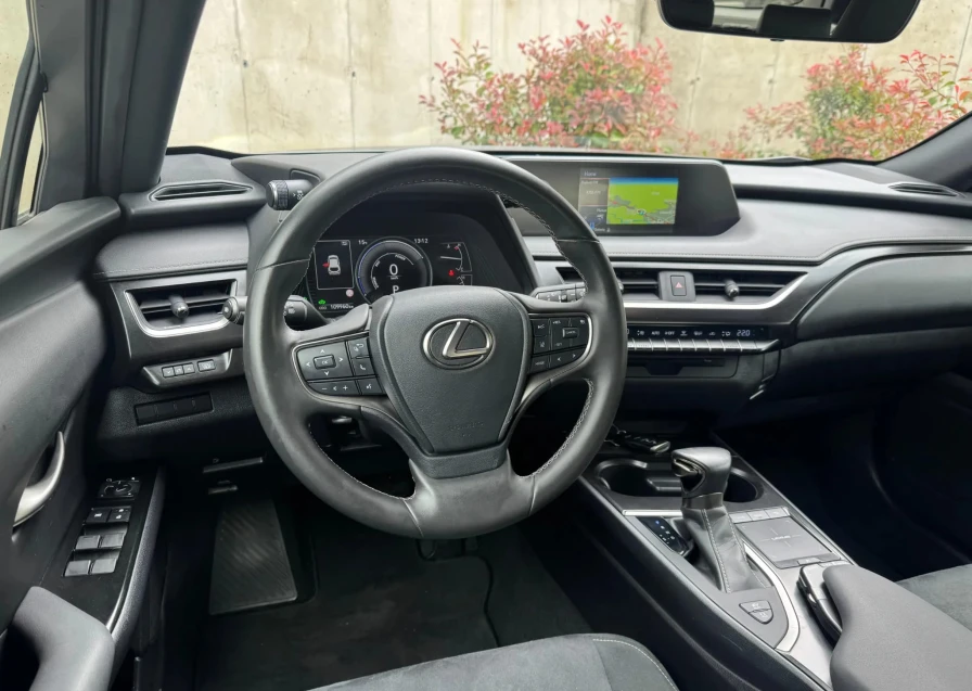Lexus UX 2022