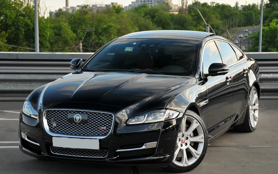 Jaguar XJ