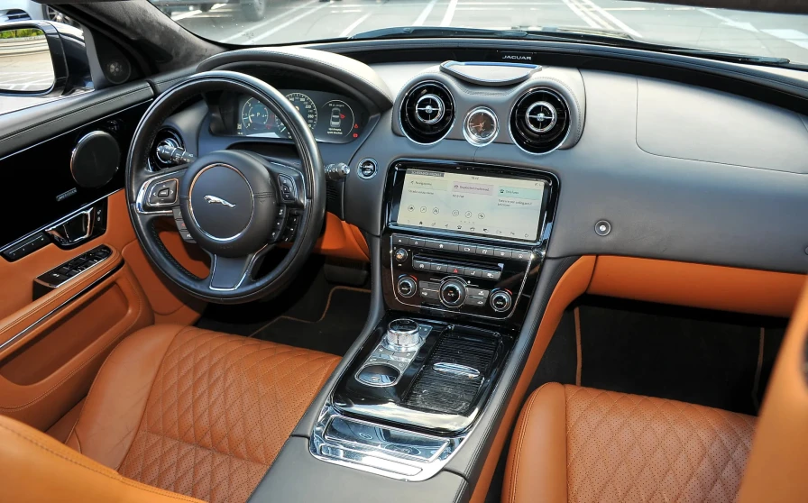 Jaguar XJ